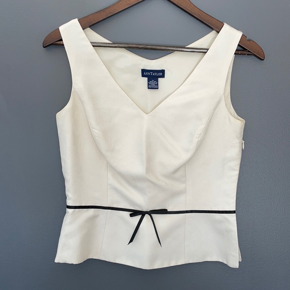 Ann Taylor silk sleeveless jacquard top. Size 0